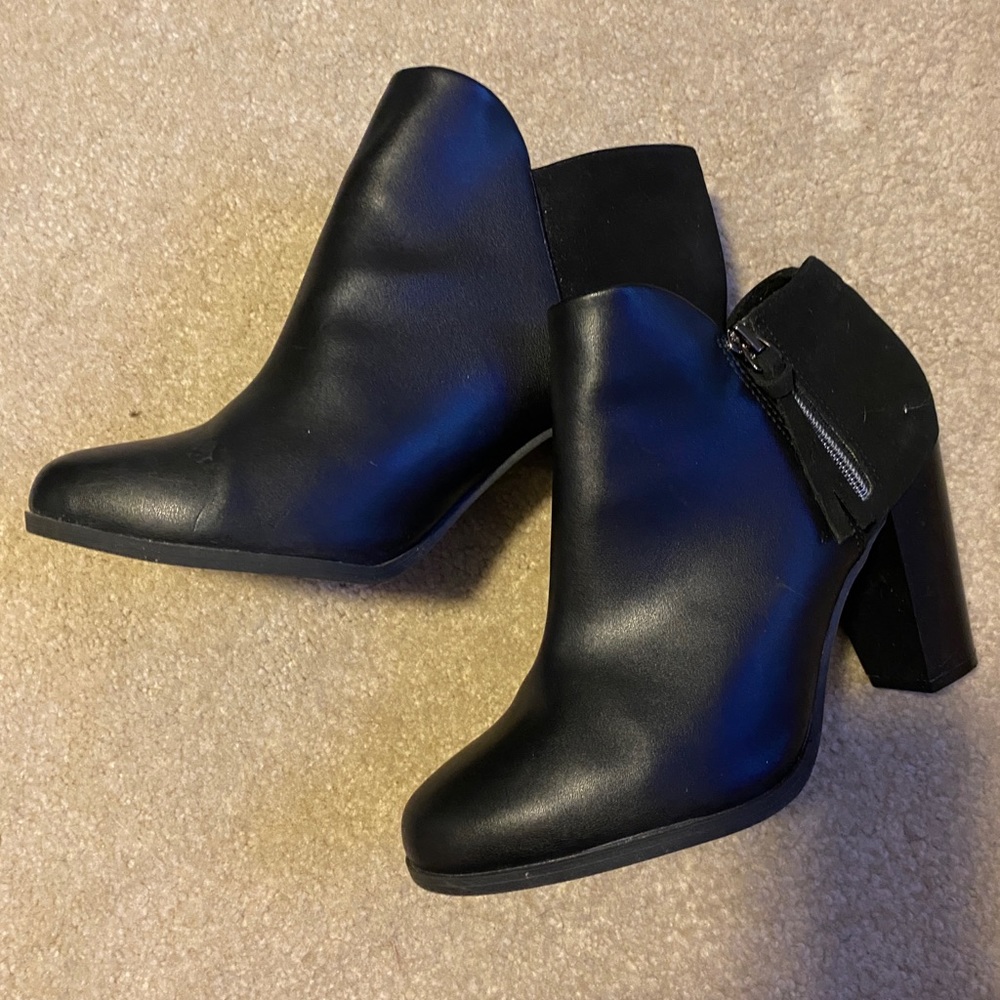 Fioni Booties ๐๐๐ - Picture 4 of 12